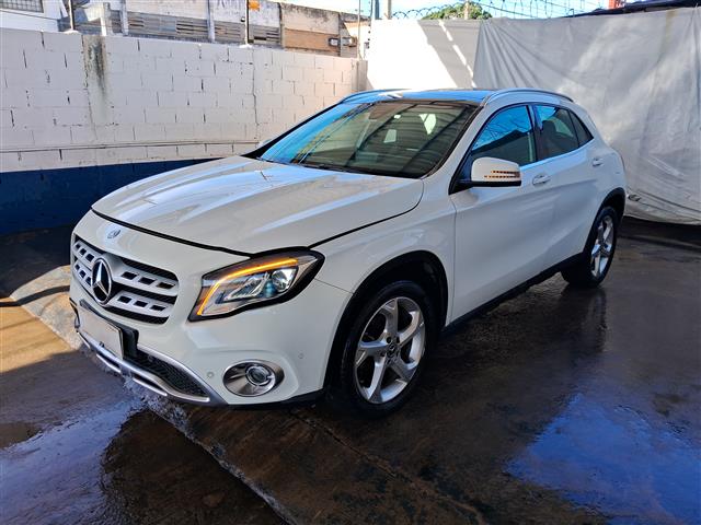  MERCEDES-BENZ GLA200FF ANO 2017